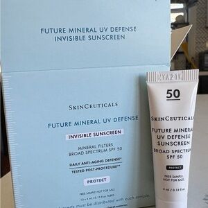 SkinCeuticals Mineral UV Defense Invisible Sunscreen - Light Blue & White